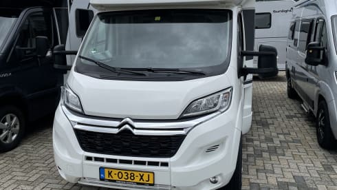 D-way to Travel – 4p Adria Mobil semi-integrated from 2020
