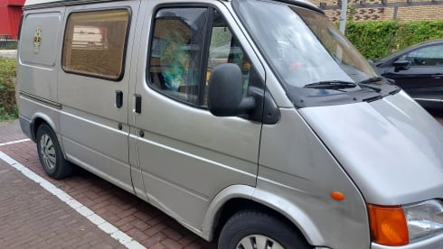 Bonk – 4p Ford campervan uit 1999