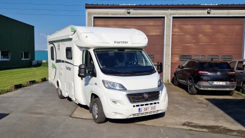 FORSTER – 4p Eura Mobil semi-integrated uit 2015
