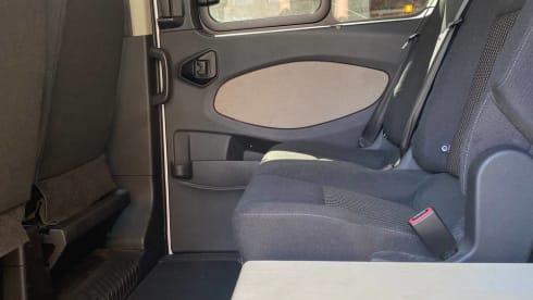 Belinda – Fun, simple to use van perfect for back to basics adventures. 