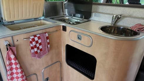 Nuggy – Ford Nugget 5 persoons,  Stoere kampeerbus voor de ultieme roadtrip!