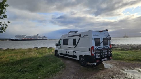 Marcel – 5 seater, 2 bedroom Citroën bus from 2024