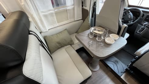 Cocoon 463 – 4p Benimar semi-integrated from 2024