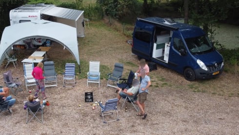 The Eagle – Bus camper 2 person Renault Master 2016 (2 x length bed!)