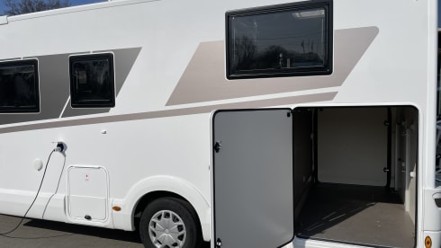 5p Ford bus uit 2024 MClouis CARAT 