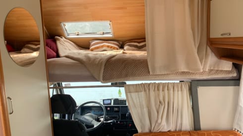 Greenshare – Camper Time Machine: Vintage Travel for Epic Adventures!