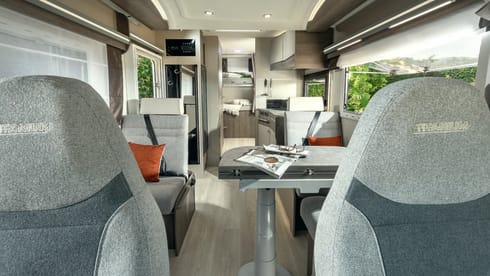 New (2022) spacious camper with Kingsize lifting bed - Chausson 720, model 2022  