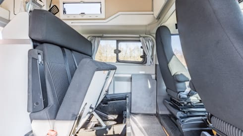 klein maar dapper  – 2 Ford bus nugget from 2019