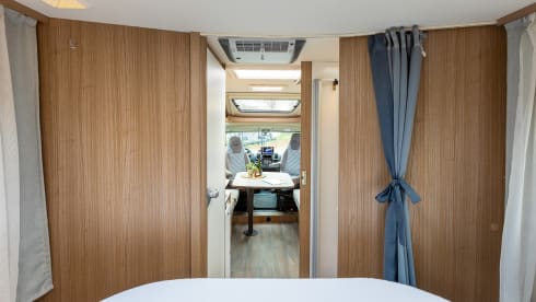 Carado T459 Automaat – Experience the freedom! Very spacious luxury - Queen bed - separate shower