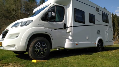 Just-Us – Luxury Dethleffs T6812 Just 90