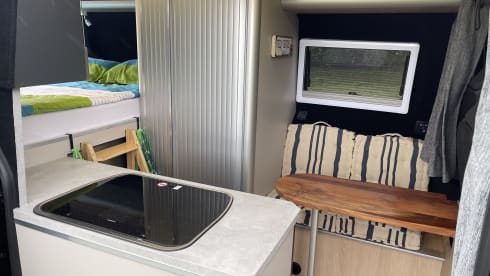 Houseonwheels 2 – Renault master buscamper jan 26 100 KM douche/ toilet ruimte standkachel.