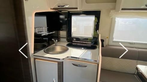 4 person luxury motorhome Fiat semi-integrated 