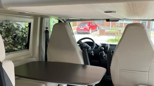 Dreamer Camp 5 – Spacious campervan for 4 to 5 people (sitting & sleeping)  