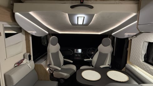 Pegaso  – Schitterende camper (klasse A) - 4 slaapplaatsen - 5 veiligheidsgordels, Pegaso 740 