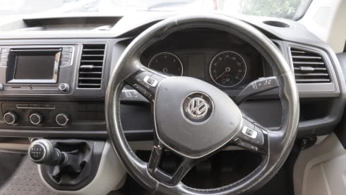 Benji – 4 berth Volkswagen bus from 2017