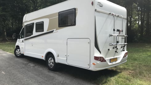 Modern luxury semi-intergraal Camper 4 persons