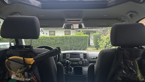 Tom – 4-person Volkswagen campervan from 2006
