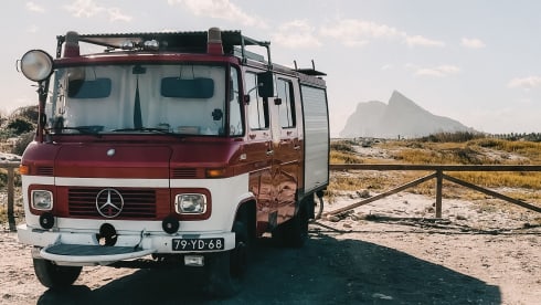 EndlessDestinations – 2p Mercedes-Benz bus from 1976