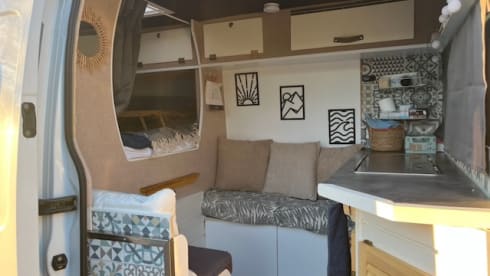 2p Renault campervan uit 2016