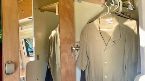 Meddy – 2 persoons ruime Mercedes bus 2009