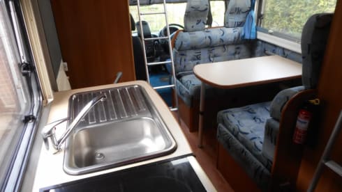 EASY 2 MOTORHOME HIRE JUST TURN UP AND GO