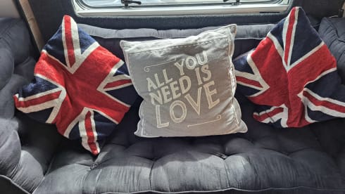 Paul – 2 1/2 berth Luxury Mercedes Campervan, with kennel - Inclusive Insurance
