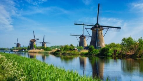 Kinderdijk – euro 6 off grid 6 m bus camper with many extras