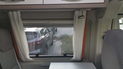 Oranje Puzzel – 2p Pössl bus from 2019