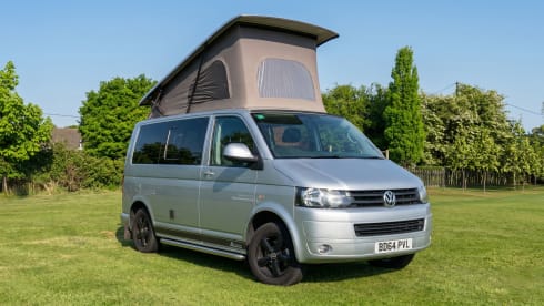 Dora the Explorer – VW Transporter Campervan | Sleeps 4 | Pop-Top Adventure Van
