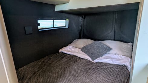 The Wanderer – 4 berth Mercedes-Benz Sprinter Off Grid 2018