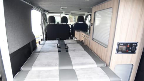 Kit – Dun-Lucy – Renault Traffic – Sleeps 2 – Travels 5