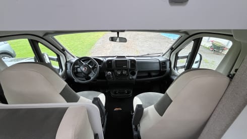 6p McLouis Glamys 320 alkoof bj 2024