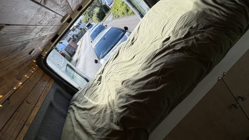 Bingwu – 2 berth Ford campervan from 2007