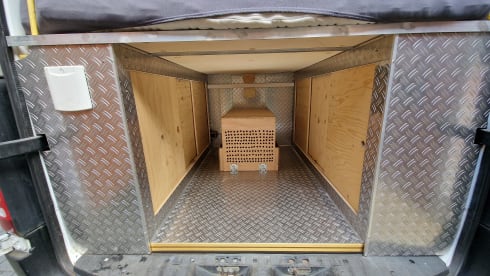 Tough 2 person bus camper - Off-grid