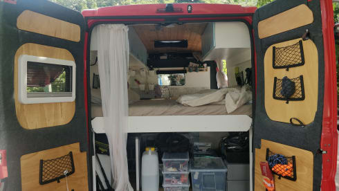 Vespa – 2-person self-built bus camper