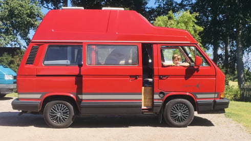 Spacious Retro Volkswagen T3 fully equipped