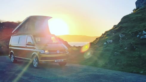 Dixie – Luxury 4 berth Volkswagen T6 Automatic Campervan from 2020