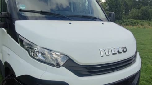 Luxuriöser, autarker Campervan mit Automatikgetriebe.