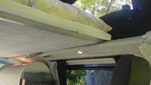 Sturdy Volkswagen T5 bus camper for 2-4 people