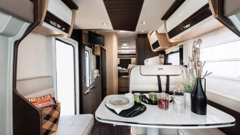6 – Benimar Cocoon 496