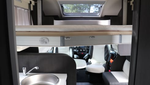 Roadhouse camper naam roadsurfer – 4p Roller Team semi-integrated from 2021