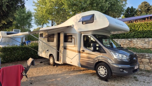 6p Ford alcove from 2017, bunk bed and large seating area