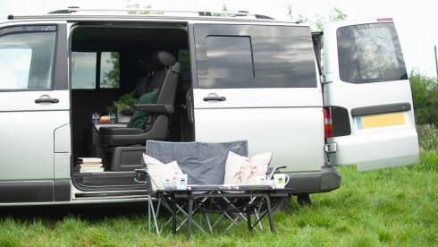 Romper Swamper – Volkswagen campervan met 2 slaapplaatsen uit 2006