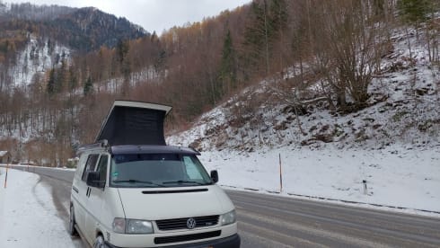 Spacious VW T4, ready to move in and self-sufficient! -> 5 star reviews!