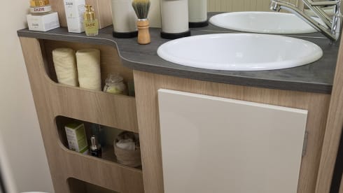 T595 – New SUNDRIVER semi-integrated motorhome (max. 5 people)