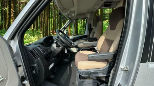 luxury Adria Twin 640 Supreme bus camper | Length beds | 165 hp