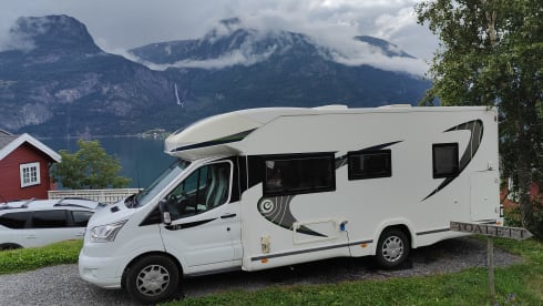 Bubble on wheels: child-friendly with a lift bunk bed or spacious luxury for 2!