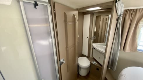 Flip – Etrusco T7400QB - elegant and well equipped