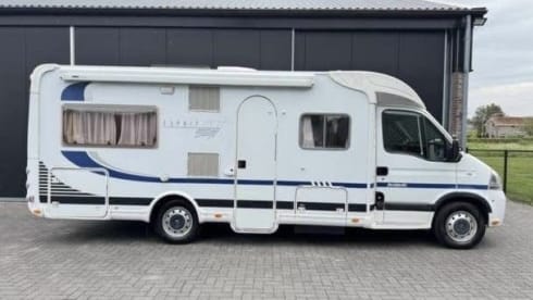 Dethleffs semi-integrated uit 2006 – 4p Dethleffs semi-integrated from 2006