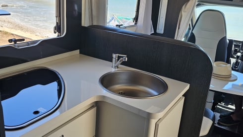 Camper Bolletje – Luxury 4p Roller Team semi-integrated from 2020